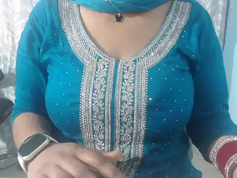 cute-priy online show from 23, 1, 2025