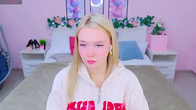 Snapshot of AliceMorr chatting on 12, 1, 2025 AliceMorr online show from 12, 1, 2025