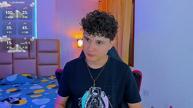 Snapshot of Nathan_Bluee chatting on 6, 3, 2025 Nathan Bluee online show from 6, 3, 2025