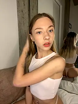 Snapshot of _urbestie_ chatting on 3, 10, 2025  urbestie  online show from 3, 10, 2025