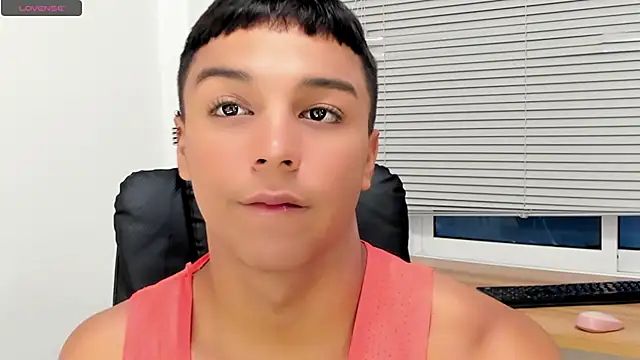 Snapshot of Seductivo_jr chatting on 4, 12, 2025 Seductivo jr online show from 4, 12, 2025