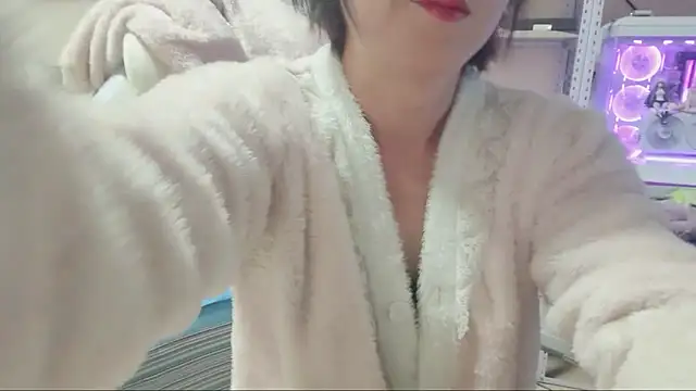 Snapshot of majlee2024 chatting on 25, 10, 2025 majlee2024 online show from 25, 10, 2025