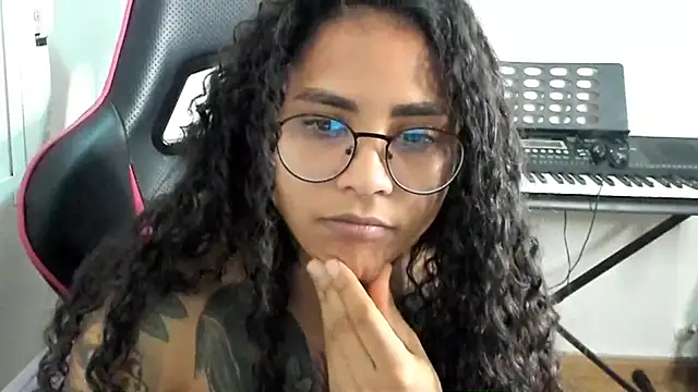 Snapshot of Ama_music chatting on 19, 4, 2026 Ama music online show from 19, 4, 2026