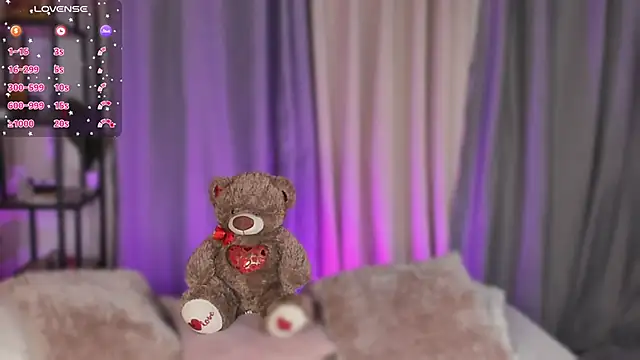 Snapshot of lynda_west chatting on 30, 11, 2025 lynda west online show from 30, 11, 2025