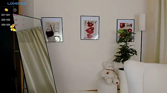 VanessaSmuth online show from 21, 10, 2025