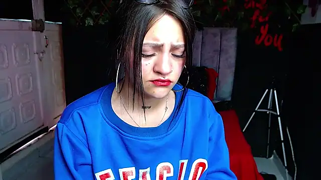 Snapshot of Violettasquirt chatting on 8, 5, 2026 Violettasquirt online show from 8, 5, 2026
