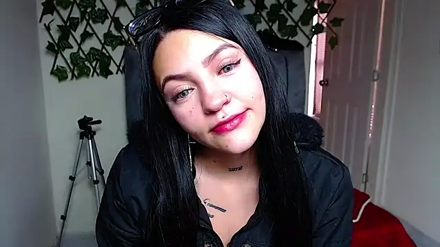 Snapshot of Violettasquirt chatting on 25, 5, 2026 Violettasquirt online show from 25, 5, 2026