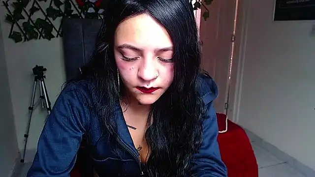 Snapshot of Violettasquirt chatting on 1, 6, 2026 Violettasquirt online show from 1, 6, 2026