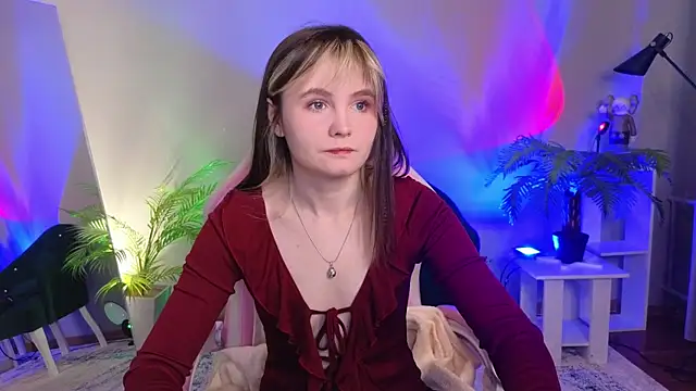Snapshot of CiriRianonn chatting on 12, 10, 2025 CiriRianonn online show from 12, 10, 2025