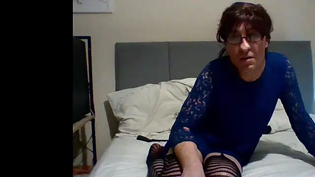 lolaisagoodtime online show from 4, 1, 2025