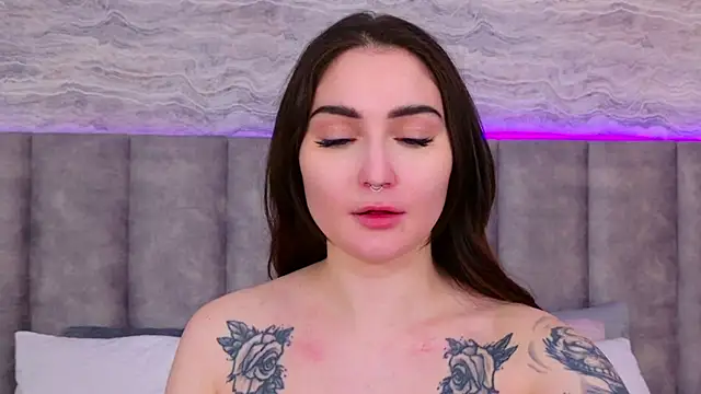 RoxiLester online show from 1, 3, 2025