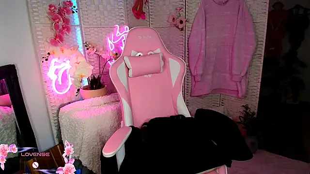 EllieKarrX online show from 8, 12, 2024