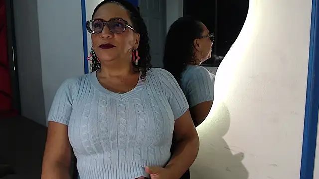 Snapshot of EvaMills1 chatting on 5, 2, 2025 EvaMills1 online show from 5, 2, 2025