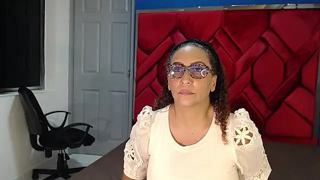 Snapshot of EvaMills1 chatting on 18, 2, 2025 EvaMills1 online show from 18, 2, 2025