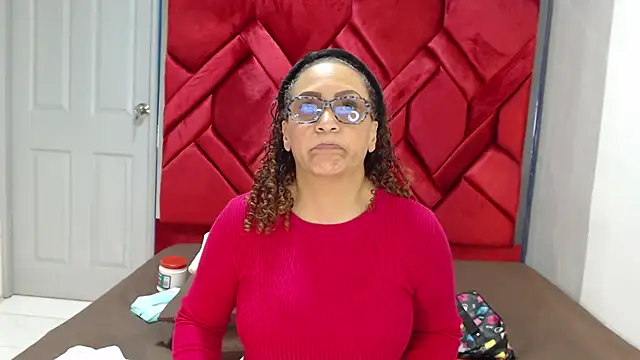 Snapshot of EvaMills1 chatting on 24, 2, 2025 EvaMills1 online show from 24, 2, 2025