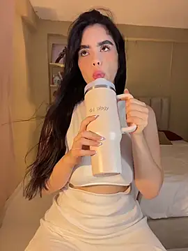 Mavi Coless online show from 8, 11, 2025