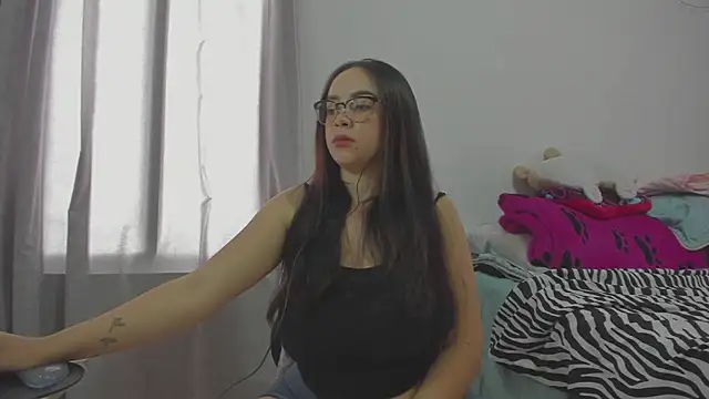 Snapshot of HARLEYNAPIER chatting on 8, 10, 2025 HARLEYNAPIER online show from 8, 10, 2025