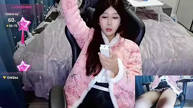 Snapshot of Angelababy001 chatting on 12, 12, 2024 Angelababy001 online show from 12, 12, 2024