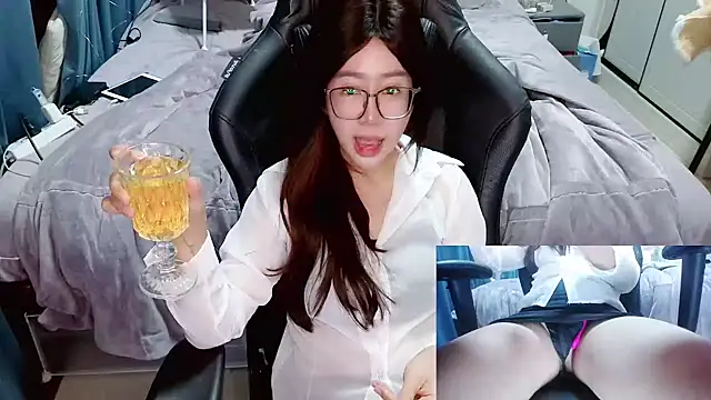 Snapshot of Angelababy001 chatting on 13, 12, 2024 Angelababy001 online show from 13, 12, 2024