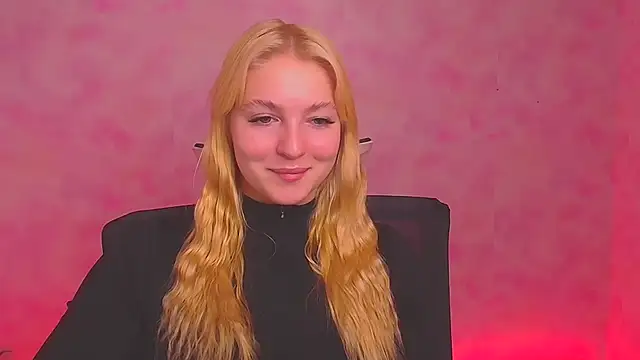 Snapshot of Milka_kiss_ chatting on 5, 1, 2025 Milka kiss online show from 5, 1, 2025