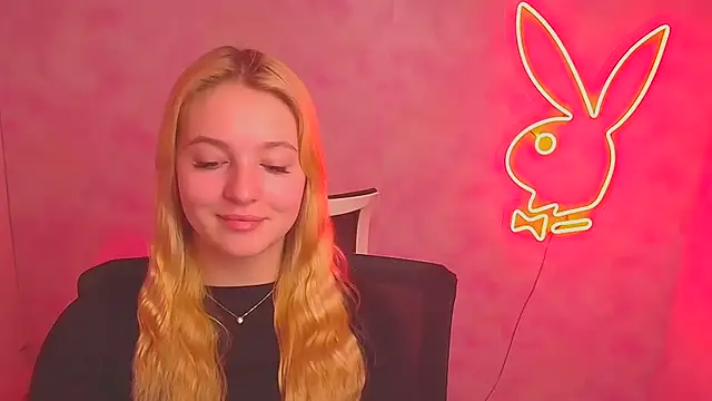 Snapshot of Milka_kiss_ chatting on 2, 3, 2025 Milka kiss online show from 2, 3, 2025