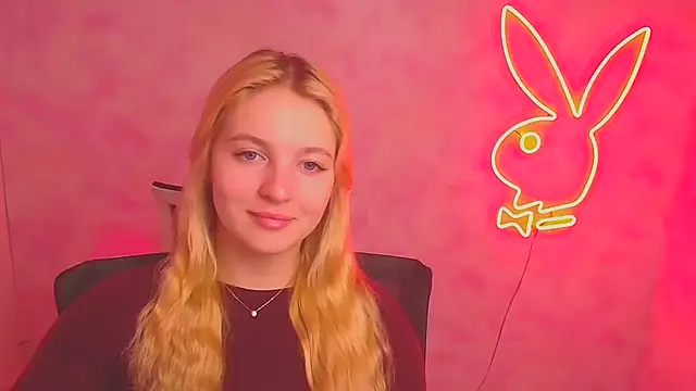 Snapshot of Milka_kiss_ chatting on 4, 3, 2025 Milka kiss online show from 4, 3, 2025