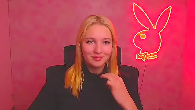 Snapshot of Milka_kiss_ chatting on 2, 10, 2025 Milka kiss online show from 2, 10, 2025