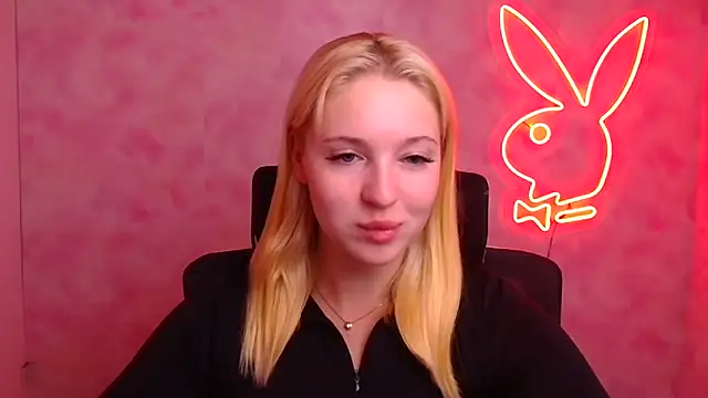 Snapshot of Milka_kiss_ chatting on 3, 10, 2025 Milka kiss online show from 3, 10, 2025