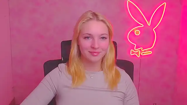 Snapshot of Milka_kiss_ chatting on 8, 10, 2025 Milka kiss online show from 8, 10, 2025