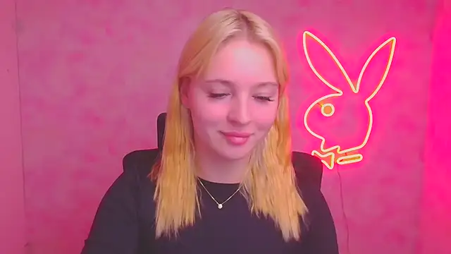 Snapshot of Milka_kiss_ chatting on 10, 10, 2025 Milka kiss online show from 10, 10, 2025