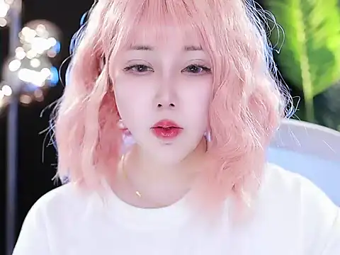 Qiaoqiao  online show from 20, 3, 2025