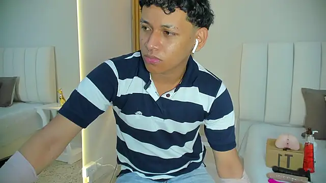 Snapshot of axel_ps chatting on 19, 11, 2025 axel ps online show from 19, 11, 2025