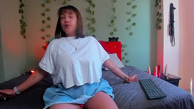 Snapshot of MirandaDream2 chatting on 5, 2, 2026 MirandaDream2 online show from 5, 2, 2026