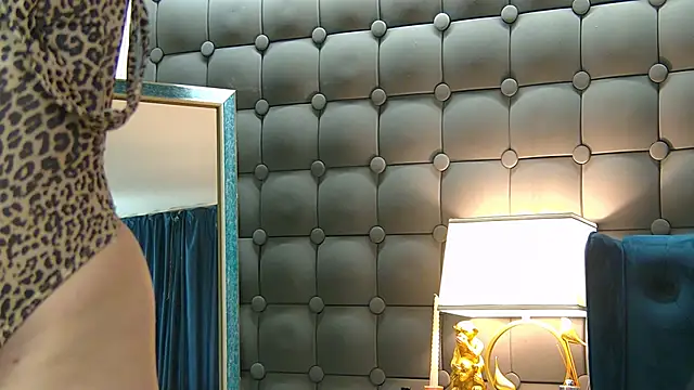 LeyaCass online show from 2, 2, 2025