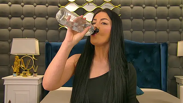 LeyaCass online show from 14, 4, 2026