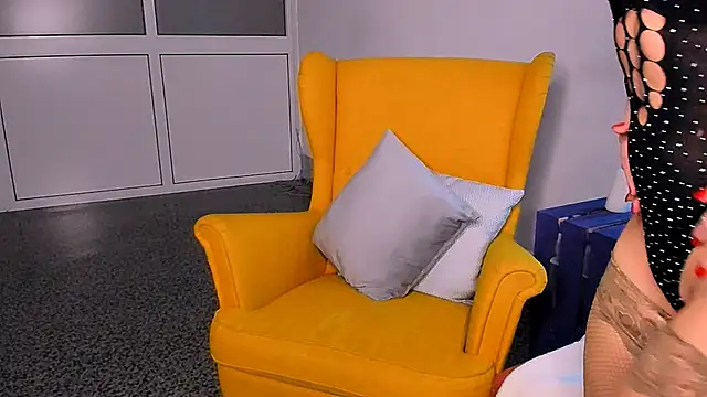 Nora Adamss online show from 9, 2, 2025