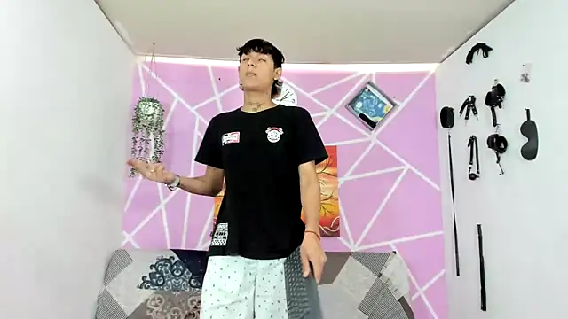 Fresahot2005 online show from 4, 2, 2025