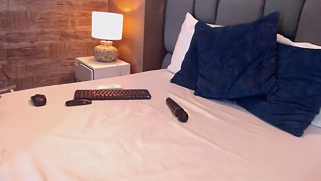 Snapshot of SophieWolkman chatting on 17, 2, 2025 SophieWolkman online show from 17, 2, 2025