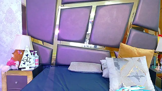 NicoleEsposito online show from 13, 4, 2026