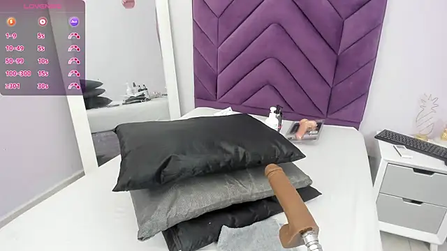 Maddyjohnsonn online show from 18, 12, 2024