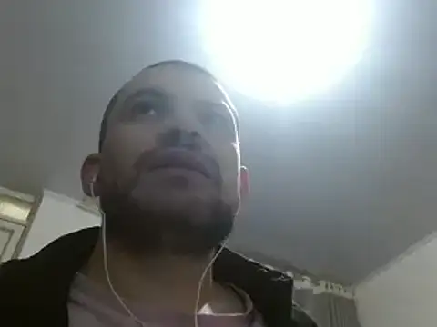 Snapshot of camiloking1720 chatting on 12, 1, 2025 camiloking1720 online show from 12, 1, 2025