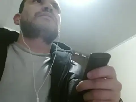 Snapshot of camiloking1720 chatting on 5, 2, 2025 camiloking1720 online show from 5, 2, 2025