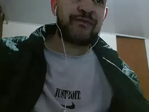 Snapshot of camiloking1720 chatting on 8, 2, 2025 camiloking1720 online show from 8, 2, 2025