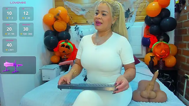 Snapshot of Dulcex69 chatting on 17, 10, 2025 Dulcex69 online show from 17, 10, 2025