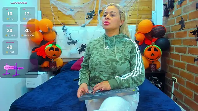 Snapshot of Dulcex69 chatting on 24, 10, 2025 Dulcex69 online show from 24, 10, 2025