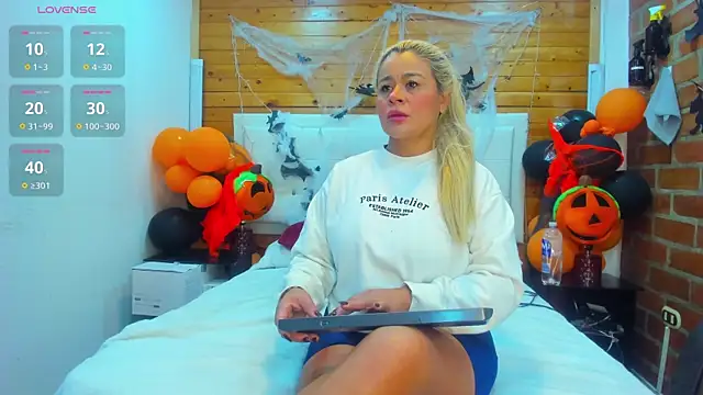 Snapshot of Dulcex69 chatting on 31, 10, 2025 Dulcex69 online show from 31, 10, 2025