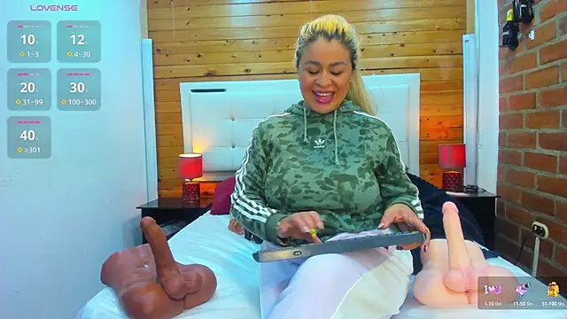 Snapshot of Dulcex69 chatting on 16, 11, 2025 Dulcex69 online show from 16, 11, 2025