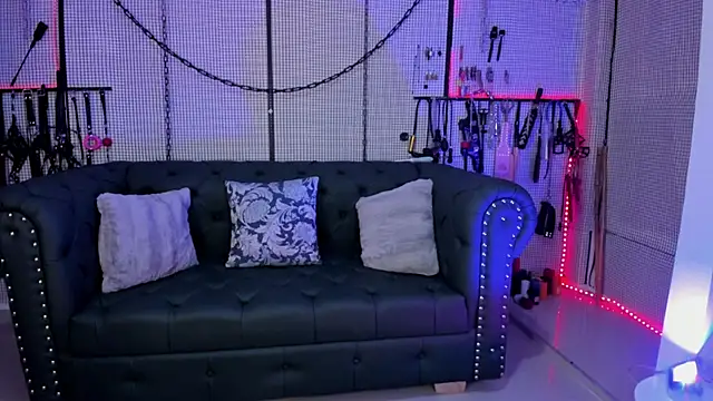 Snapshot of yey_bdsm chatting on 21, 2, 2025 yey bdsm online show from 21, 2, 2025