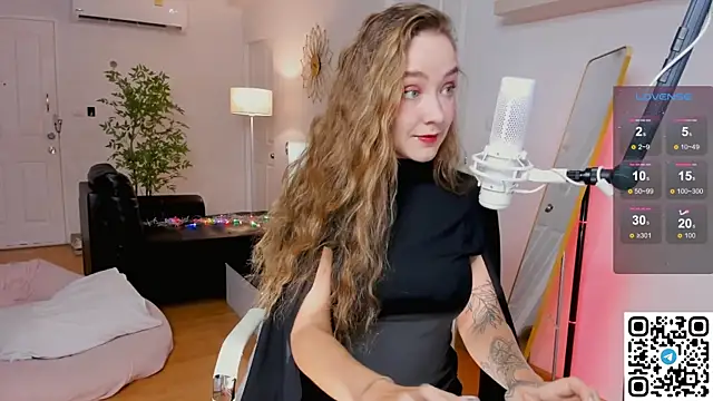 Snapshot of AngelPaull chatting on 8, 11, 2025 AngelPaull online show from 8, 11, 2025