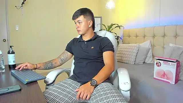 Cristopher strong online show from 16, 2, 2025